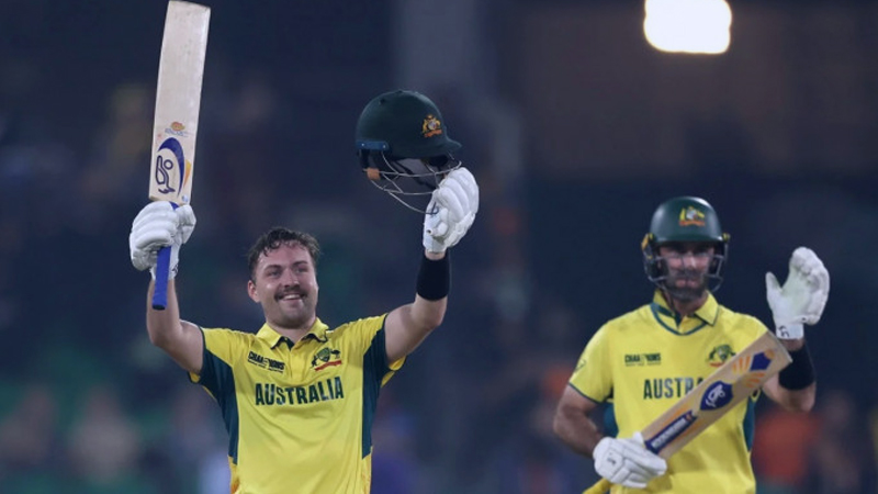 ম্যাচে রেকর্ড গড়েই ইংল্যান্ডকে হারালো অস্ট্রেলিয়া