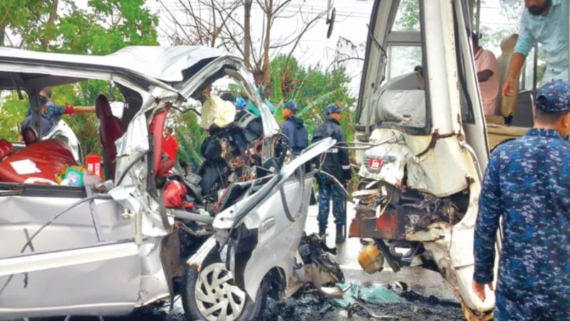 ভোরে বিয়ের আনন্দ, বিকেলে বর-কনেসহ ঝরল ১৩ প্রাণ