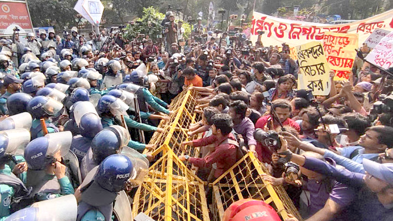 স্বরাষ্ট্র উপদেষ্টার পদত্যাগ দাবিতে গণপদযাত্রায় পুলিশের বাধা
