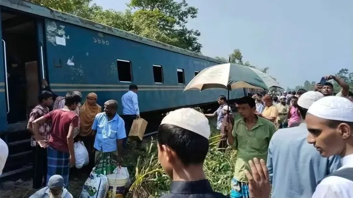 কুমিল্লায় কর্ণফুলী ট্রেনের তিনটি বগি লাইনচ্যুত, ডাউন লাইনে রেল যোগাযোগ বন্ধ