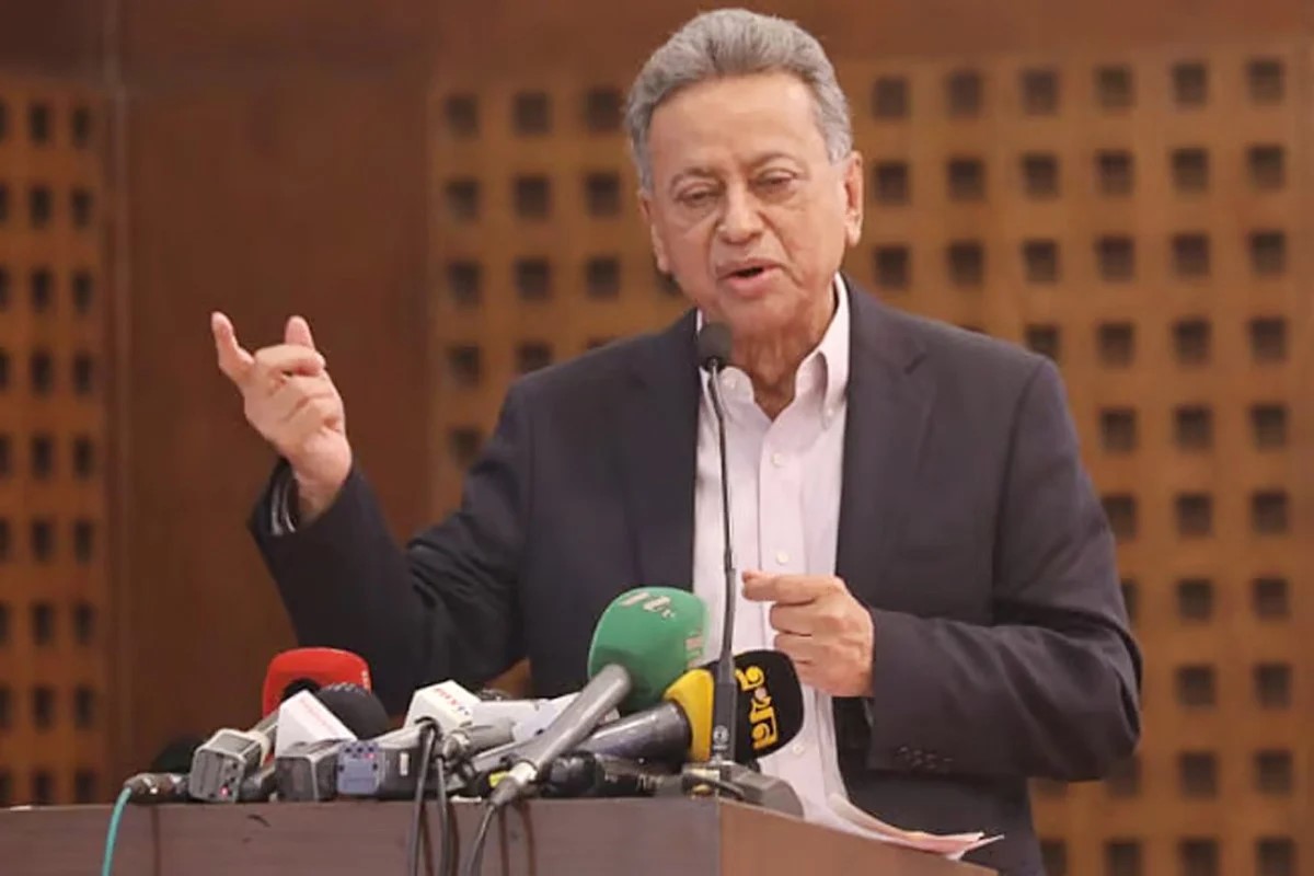 নির্বাচিত সরকারের জন্য অপেক্ষায় বিনিয়োগকারীরা : আমীর খসরু