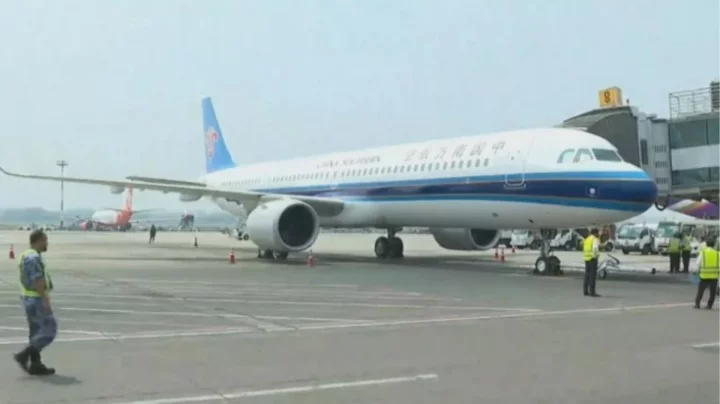 চীনের উদ্দেশে ঢাকা ছেড়েছেন অধ্যাপক ইউনূস