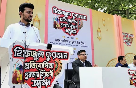 আগের মতো সন্ত্রাসী কর্মকাণ্ড ও চাঁদাবাজির চলছে: আসিফ মাহমুদ