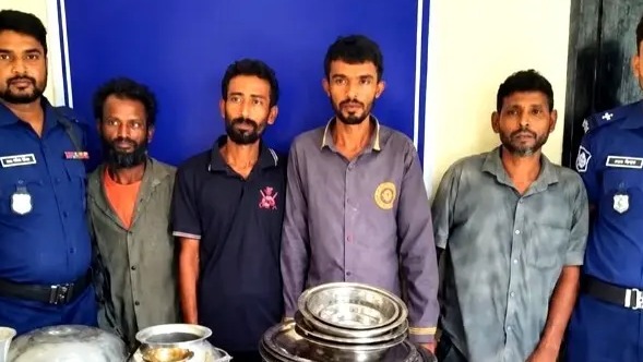 ফটিকছড়িতে মন্দির চুরির ঘটনায় চারজন গ্রেফতার