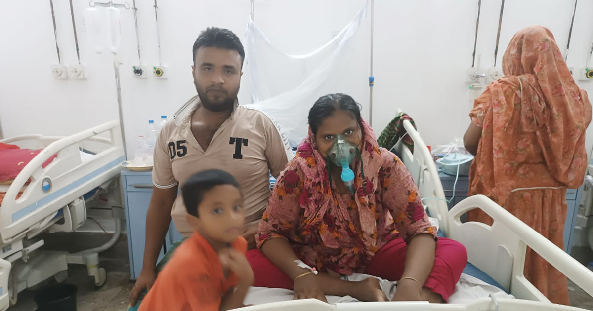 ২১ দিনে ডেঙ্গুতে দুই সন্তানকে হারালেন মা-বাবা