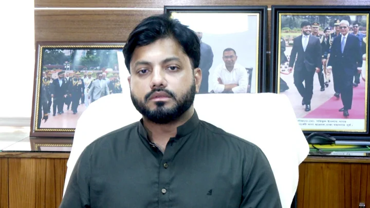 রাষ্ট্রপতি ইশরাক হোসেনের পদত্যাগপত্র গ্রহণ করলেন, প্রজ্ঞাপন জারি