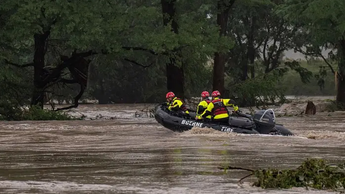 বন্যায় বিপর্যস্ত টেক্সাস, ২৪ জনের প্রাণহানি