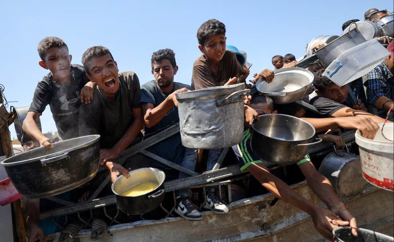 ত্রাণ নিতে গিয়ে প্রাণ গেল আরও ৪৮ ফিলিস্তিনির