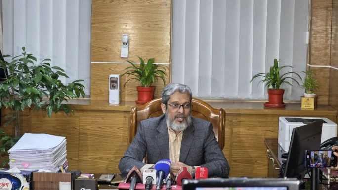 গভর্নরকে ‘স্বৈরাচার’ বলায় কেন্দ্রীয় ব্যাংকের ৩ কর্মকর্তাকে শোকজ