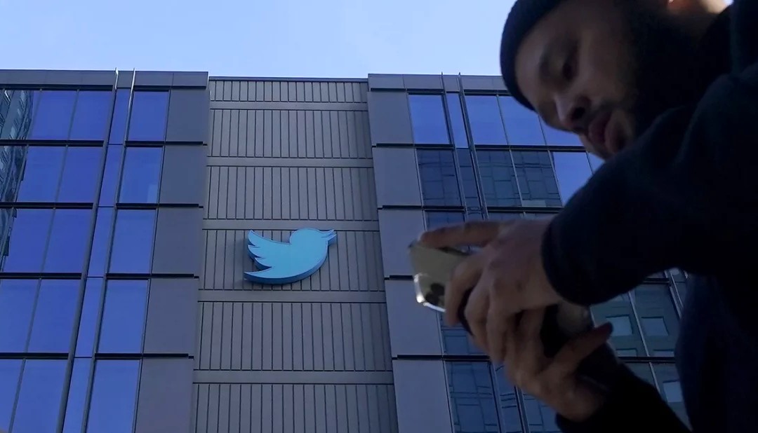 নিলামে বিক্রি হলো টুইটারের বিখ্যাত নীল পাখির লোগো