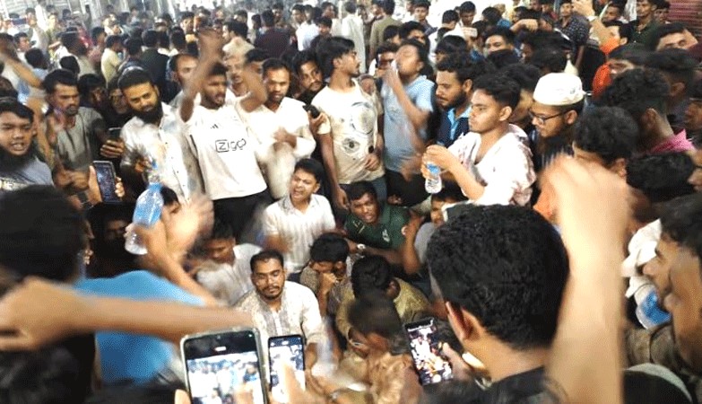 এনসিপির নেতা হান্নান মাসউদের পথসভায় হামলা