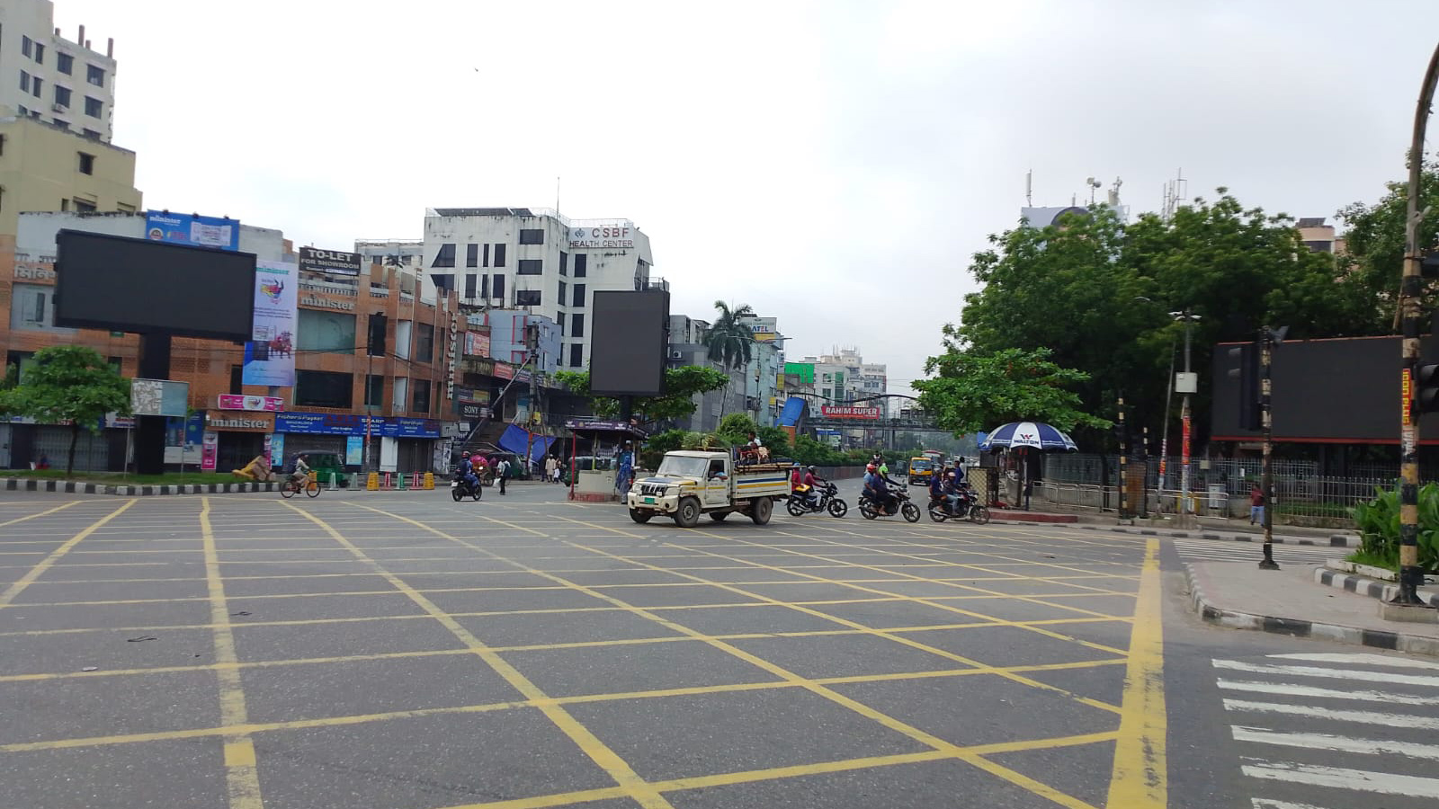 যানজটের নগরী ঢাকা অনেকটাই ফাঁকা