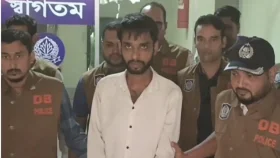 বায়তুল মোকাররমে মিছিলের চেষ্টা, নিষিদ্ধ ছাত্রলীগের ১৯ নেতাকর্মী পুলিশের হাতে আটক