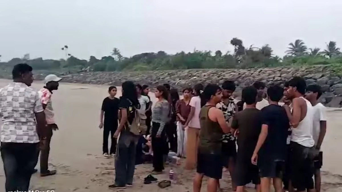 মহারাষ্ট্রের দিভেগার সৈকতে আট শিক্ষার্থীর মৃত্যু