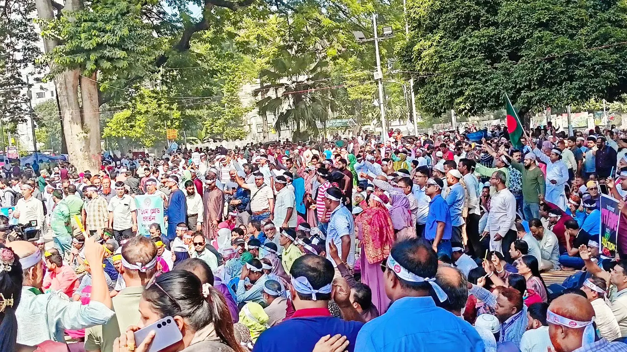 প্রাথমিক শিক্ষকদের তিন দফা দাবিতে কর্মবিরতি শুরু