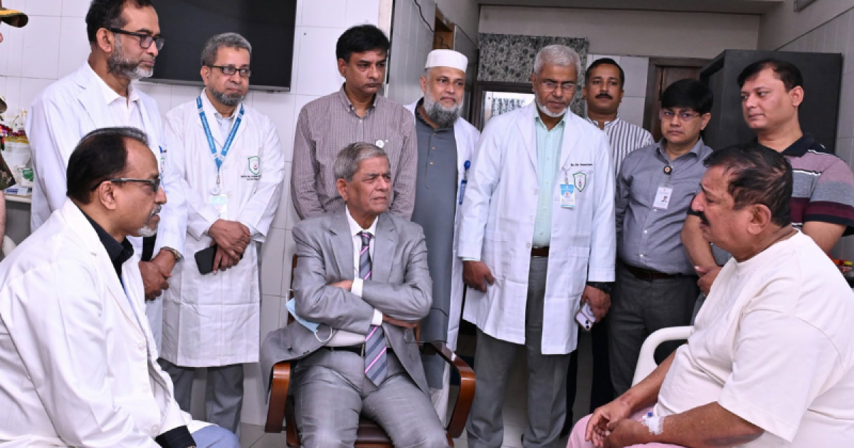 রাষ্ট্রপতি মির্জা ফখরুল ইসলাম আলমগীরের হাসপাতালে ভূমিমন্ত্রী মিনুকে পরিদর্শন