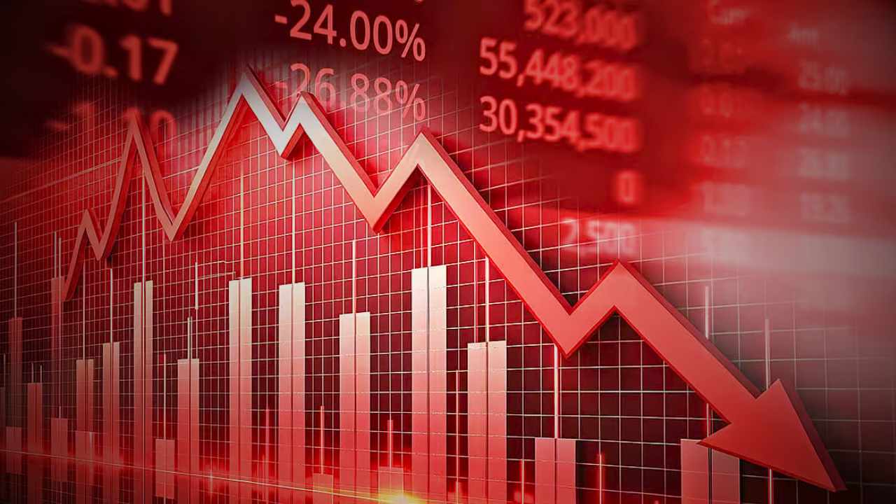 বিনিয়োগকারীদের হতাশা, নীতিনির্ধারকদের নিরবতা