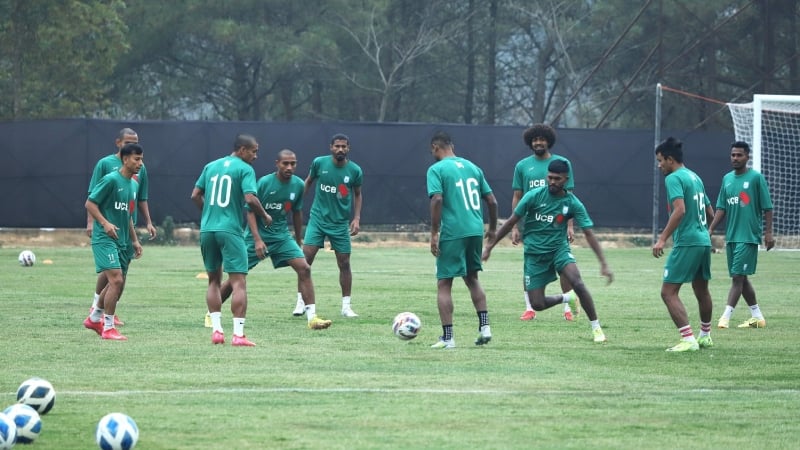 নানা প্রতিবন্ধকতার মধ্যে অনুশীলন করতে হচ্ছে বাংলাদেশকে