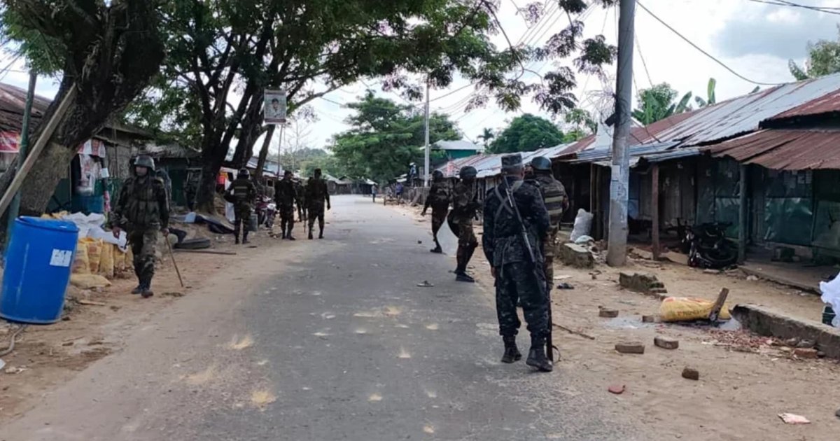 সাজেকে গোলাগুলিতে আটকা তিন হাজার পর্যটককে নিরাপদে সরাল সেনা-পুলিশ