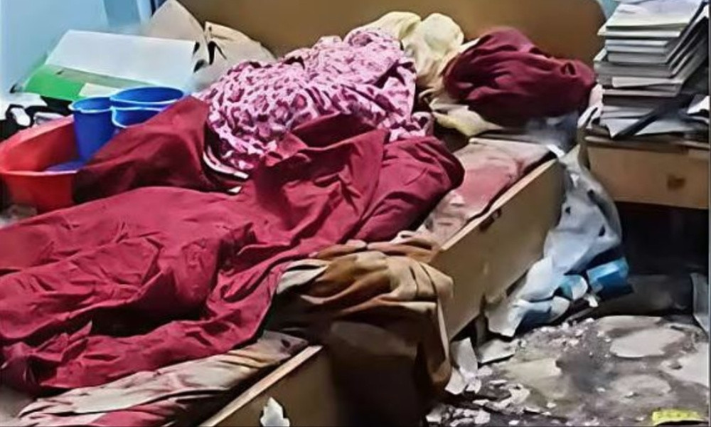 সেই বৃদ্ধার ছেলে যুগ্ম সচিব আনিসুরকে দায়িত্ব থেকে প্রত্যাহার
