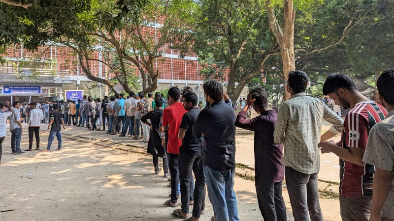 রাকসু নির্বাচনে আড়াই ঘণ্টায় ভোট পড়েছে ২১ শতাংশ