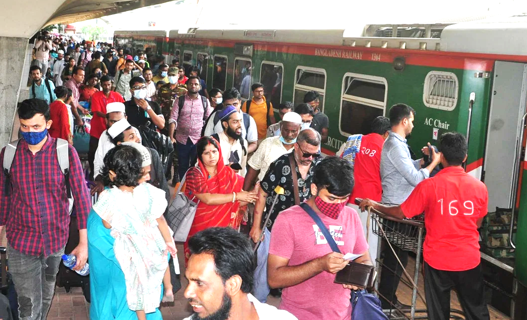 ঈদুল ফিতরের উপলক্ষে ট্রেনযাত্রা শুরু
