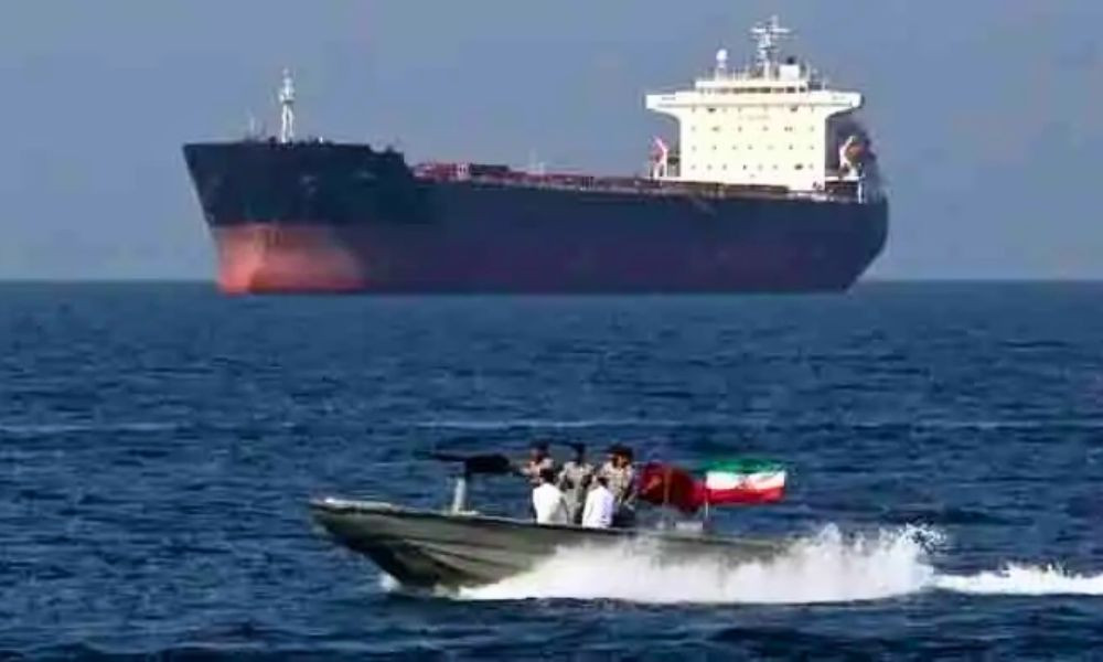 হরমুজ প্রণালিতে জাহাজ চলাচলে ‘টোল’ আদায়ের অনুমোদন ইরানের