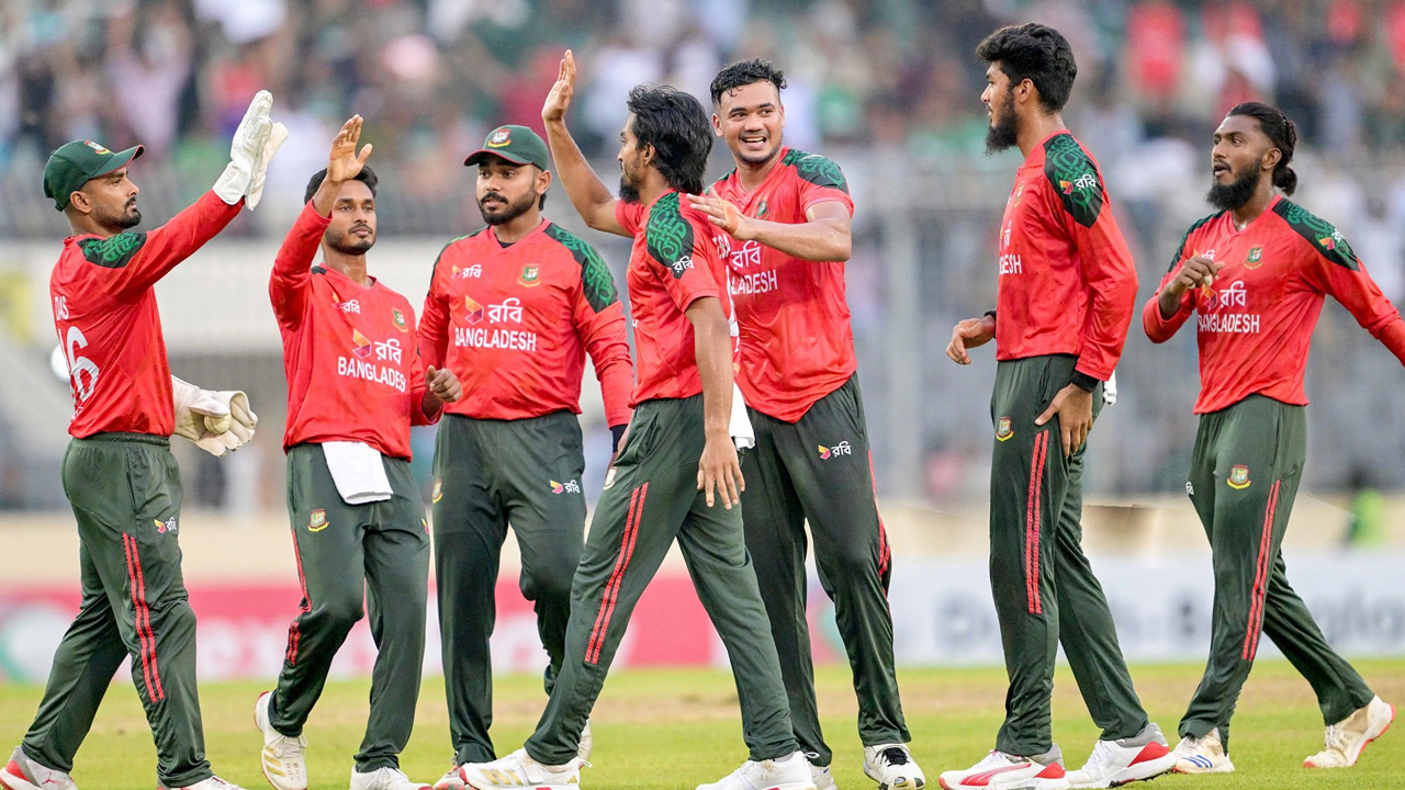 হোয়াইটওয়াশ এড়ানোর লড়াইয়ে আজ বাংলাদেশ