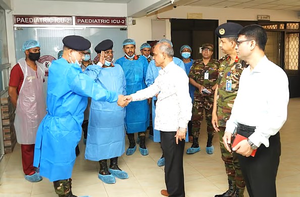 মাগুরার সেই শিশুকে দেখতে সিএমএইচে স্বরাষ্ট্র উপদেষ্টা,দোষীদের কোনোভাবেই ছাড় দেওয়া হবে না