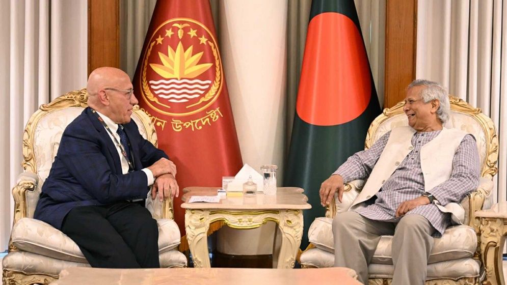 মিয়ানমারের মানবাধিকার পরিস্থিতি নিয়ে জাতিসংঘ দূতের সঙ্গে প্রধান উপদেষ্টার বৈঠক