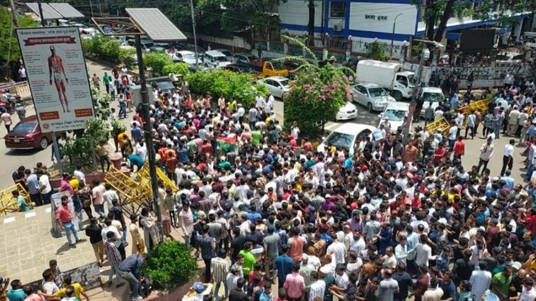 মৎস্য ভবন-কাকরাইল ও সচিবালয়ের আশপাশে ইশরাক সমর্থকদের অবস্থান যান চলাচল বন্ধ