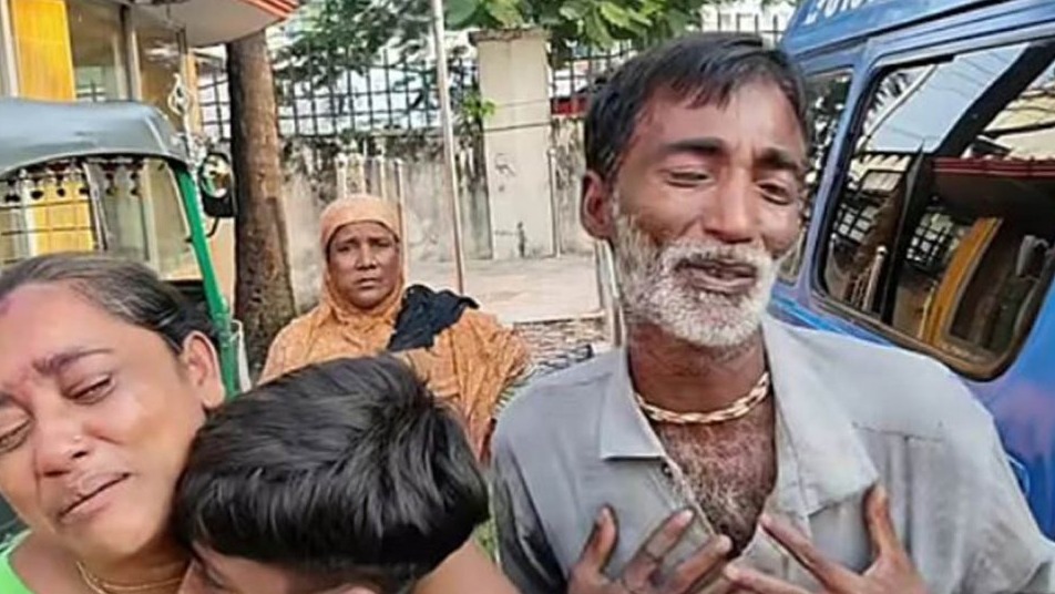 মা, বুকের ভেতর আগলে রেখেছিলাম তোরে, ফুলের টোকাও লাগতে দিইনি