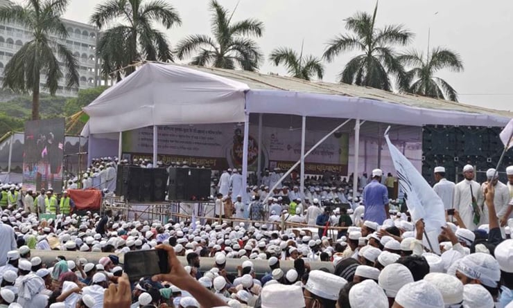 চার দাবিতে সোহরাওয়ার্দীতে হেফাজতে ইসলামের মহাসমাবেশ  চলছে