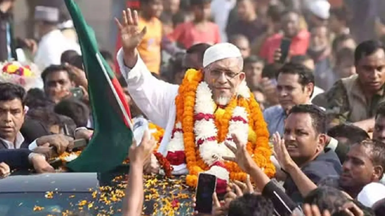 অস্ত্র মামলায় ১৭ বছরের সাজা থেকে  খালাস পেলেন বাবর