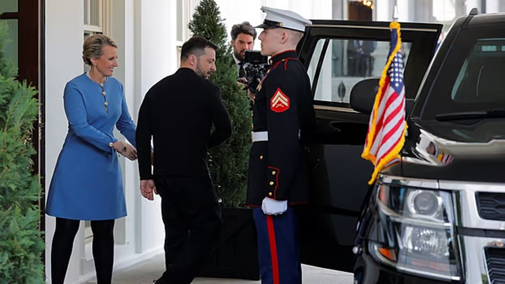 স্যুট পরার বিলাসিতা নয়, আমি একটি যুদ্ধবিধ্বস্ত দেশের প্রেসিডেন্ট: জেলেনস্কি