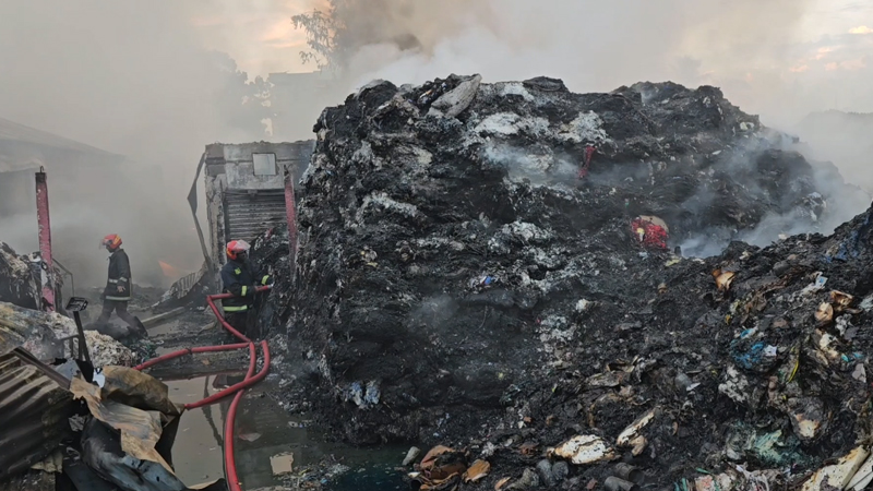 গাজীপুরের শ্রীপুরে মধ্যরাতের আগুনে পুড়ল মসজিদ ও দোকানপাট