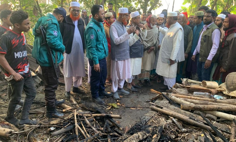 খুলনায় দাঁড়িপাল্লায় ভোট দেওয়ায় অগ্নিসংযোগের অভিযোগ