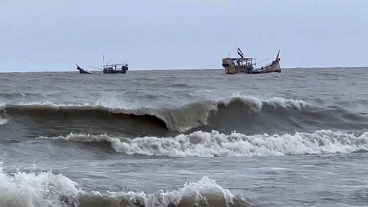বঙ্গোপসাগরে লঘুচাপ, সমুদ্রবন্দরে ৩ নম্বর সতর্ক সংকেত
