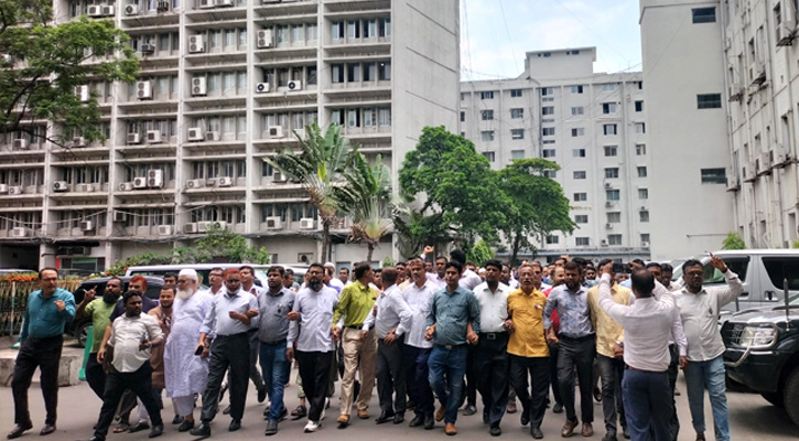 সরকারি চাকরির অধ্যাদেশ বাতিলের দাবিতে সচিবালয়ে আজও বিক্ষোভ