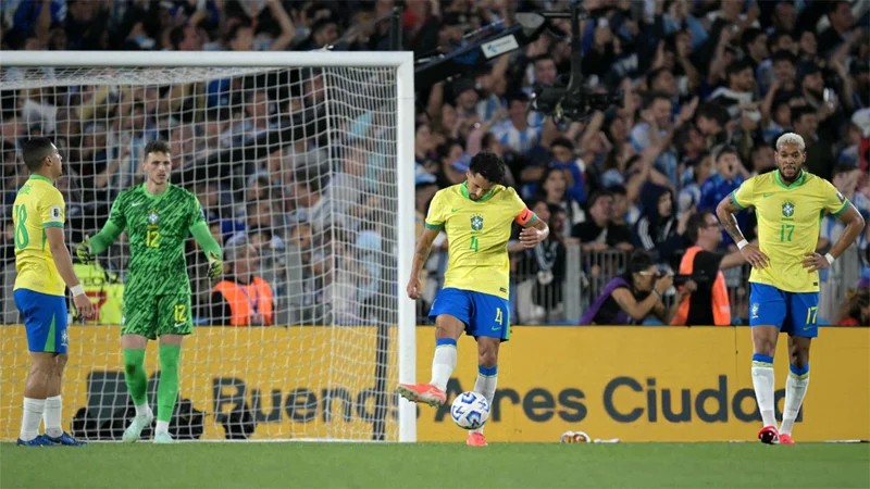 আর্জেন্টিনার কাছে ব্রাজিলের দুর্বল আত্মসমর্পণ