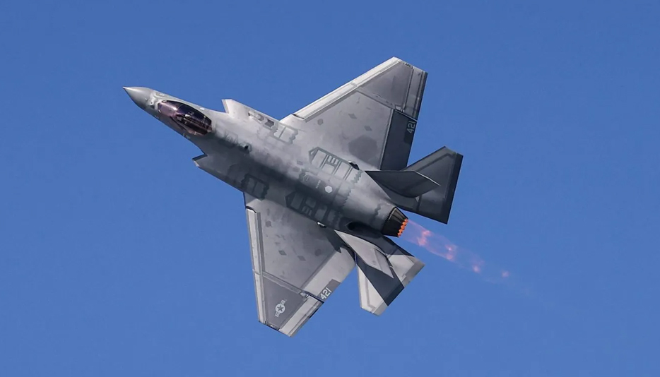 ভারতের কাছে যুদ্ধবিমান বিক্রির প্রস্তাবে ক্ষুব্ধ পাকিস্তান