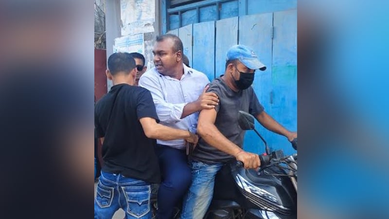 খুলনায় সাব রেজিস্ট্রারকে অপহরণ, ফিরে এসে মুখে কুলুপ