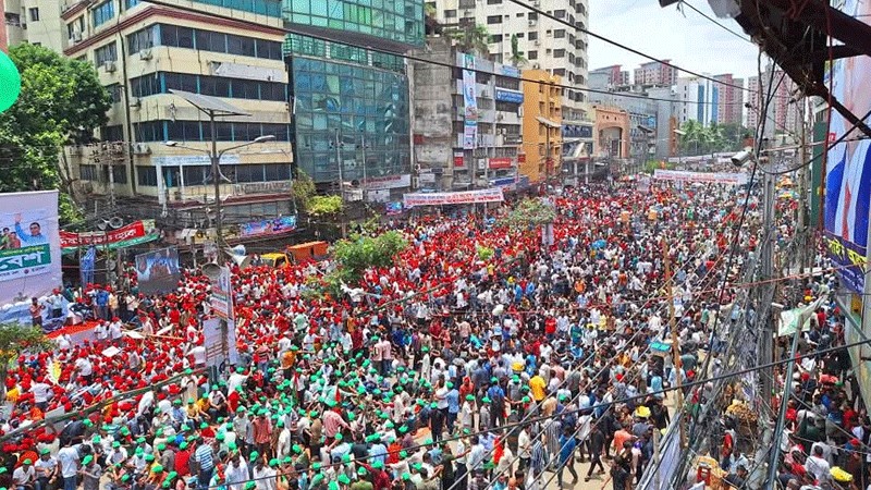 তারুণ্যের সমাবেশে নেতাকর্মীদের ঢল,জনস্রোতে মুখর নয়াপল্টন