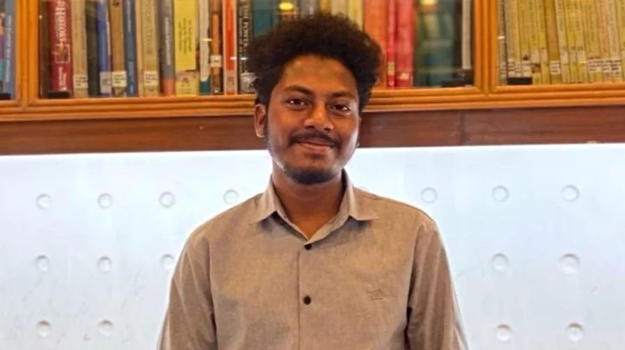 ক্ষমা চেয়ে রাতে ফেসবুকে পোস্ট,ভোরে হলের নিচে মিলল ঢাবি শিক্ষার্থীর রক্তাক্ত মরদেহ