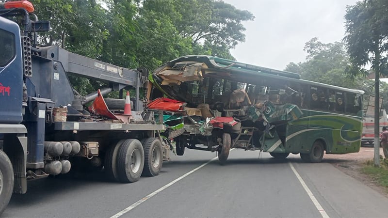 গোপালগঞ্জে বাস-ট্রাকসহ ৫ যানবাহনের সংঘর্ষে ট্রাফিক পুলিশসহ নিহত ২