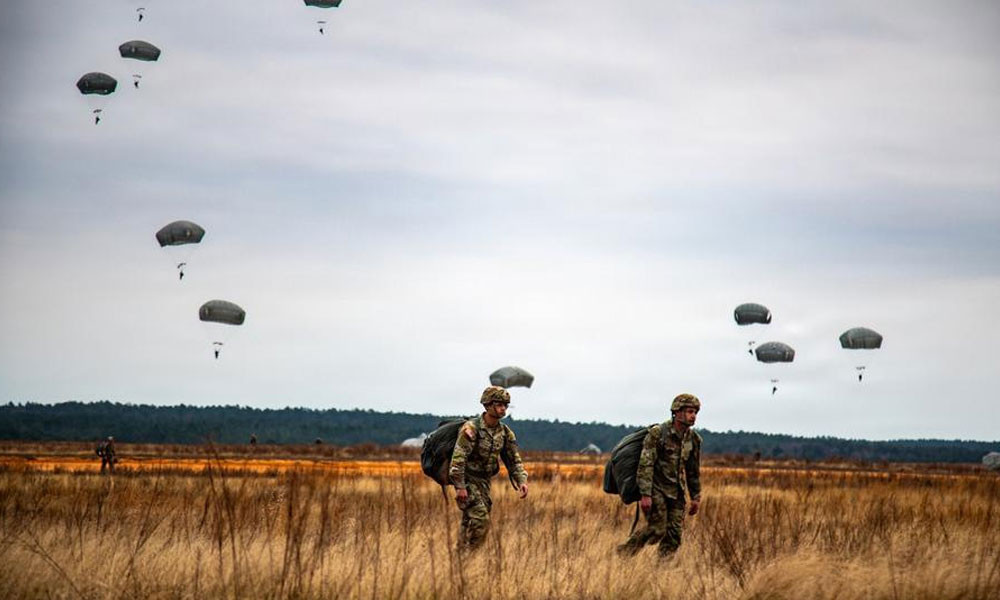 মধ্যপ্রাচ্যে পৌঁছাতে শুরু করেছে হাজার হাজার মার্কিন প্যারাট্রুপার