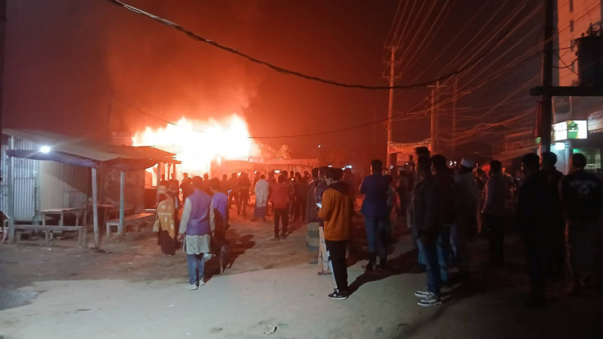 ময়মনসিংহে বিএনপি-স্বতন্ত্র প্রার্থীর সমর্থকদের সংঘর্ষ, ভাঙচুর ও অগ্নিসংযোগ