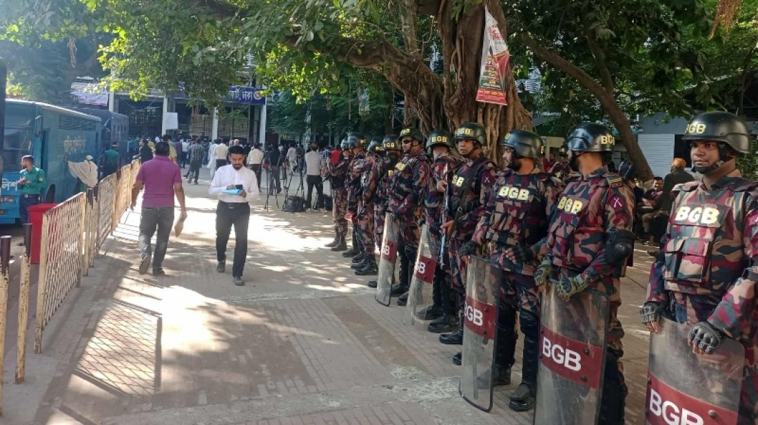 আদালত এলাকায় প্লট দুর্নীতি মামলার রায়কে কেন্দ্র করে নিরাপত্তা জোরদার