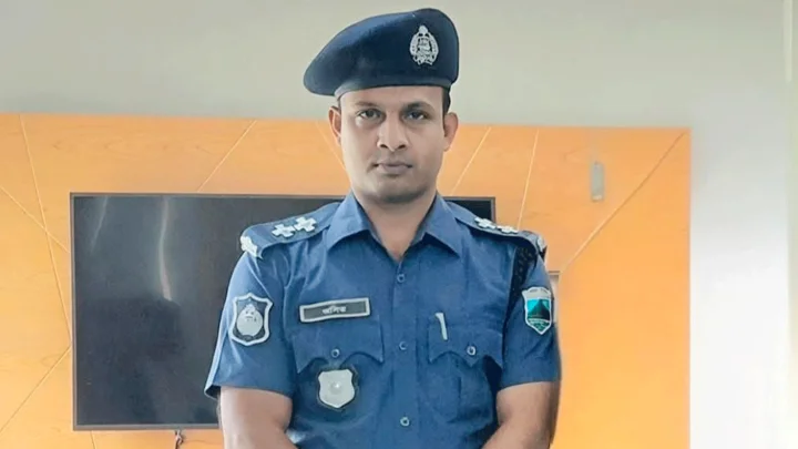 নিষিদ্ধ ছাত্রলীগ নেতাকে গ্রেপ্তার করতে গিয়ে এসআই প্রত্যাহার, অভিযোগ পালাতে সহযোগিতা
