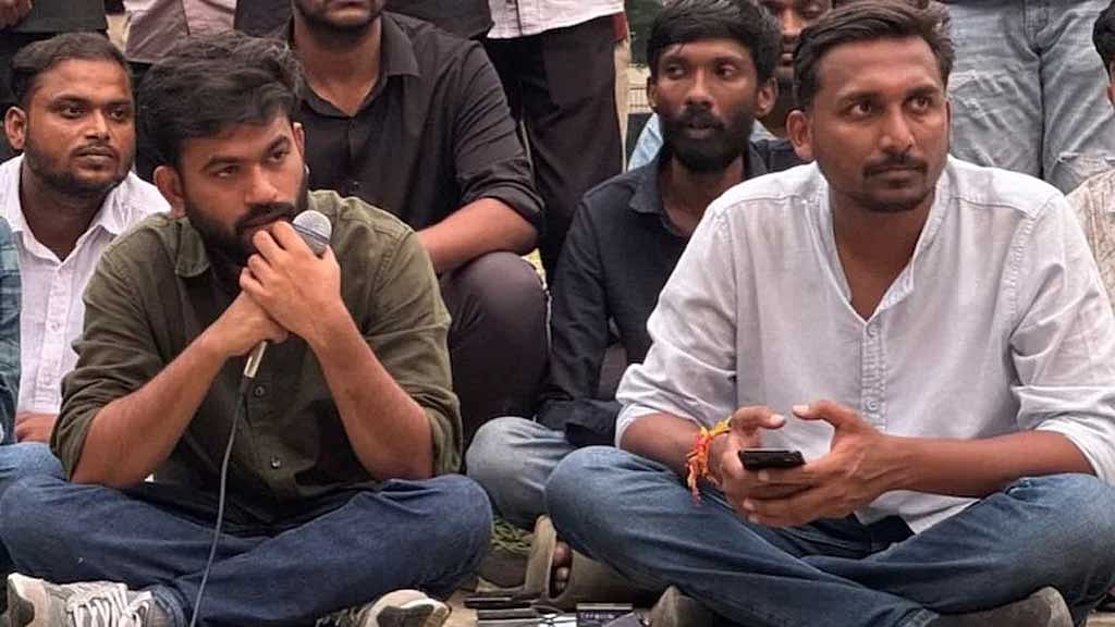 অভিজিৎ দীপের গ্রেপ্তারের পর ককরোচের বিক্ষোভের নেতৃত্ব অজিঙ্ক শিন্দের হাতে